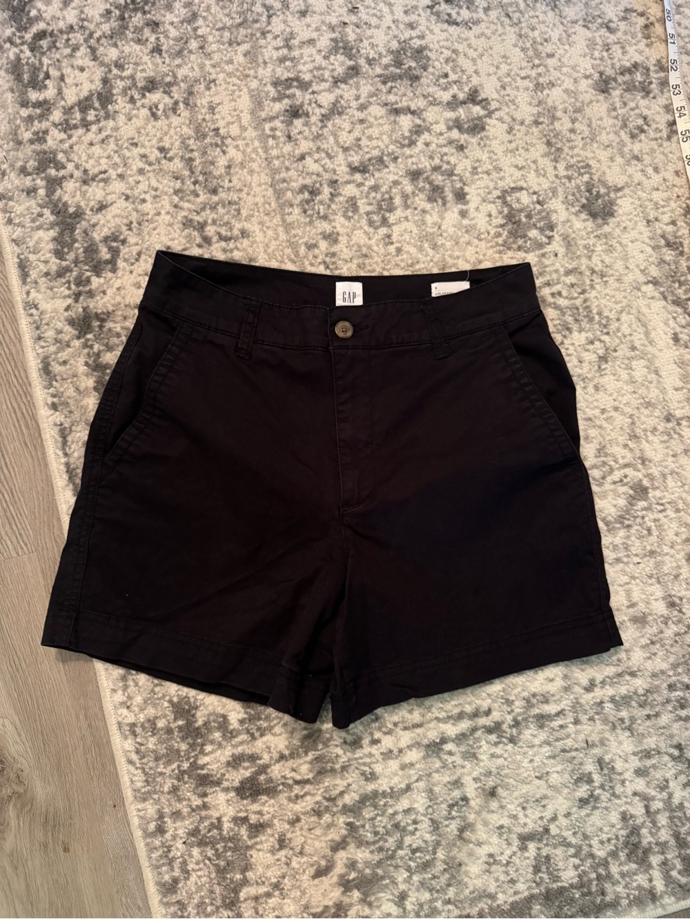 Gap girlfriend khaki shorts